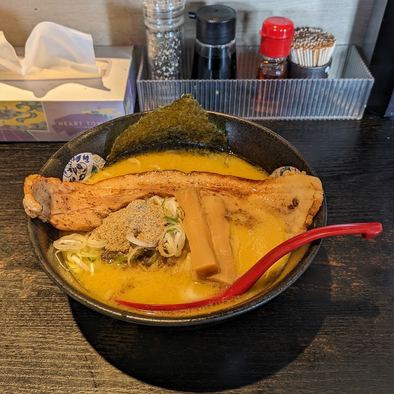 どでかチャーシュー煮干しラーメン